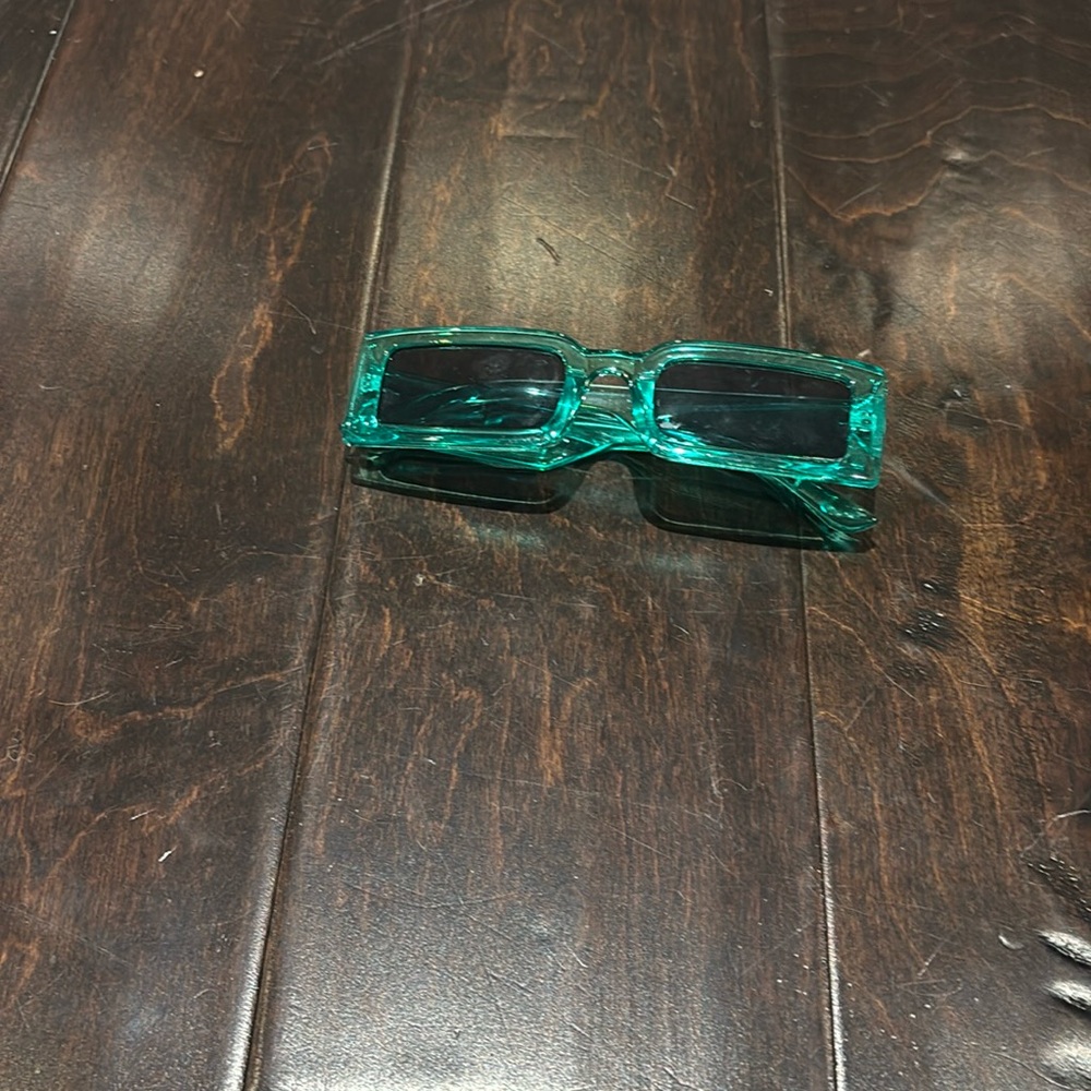 Green Rectangle Glasses